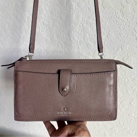 Kate Spade Larchmont Avenue Alegra Taupe Crossbody Bag Front Phone Pocket READ! - Picture 1 of 9